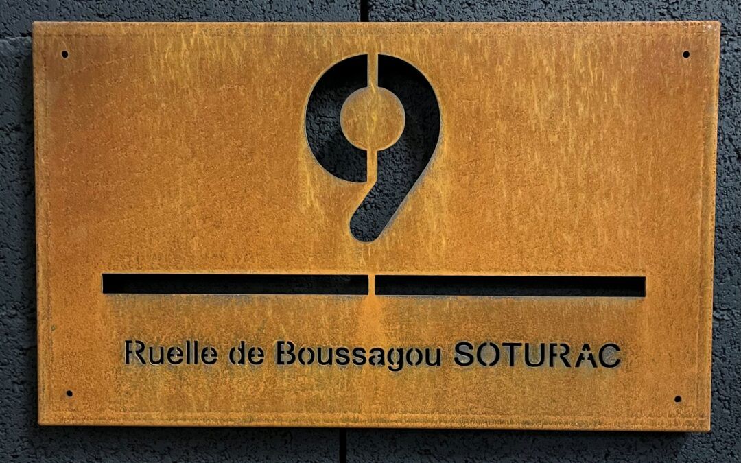 Plaques signalétiques en acier corten : Laser et Pliage