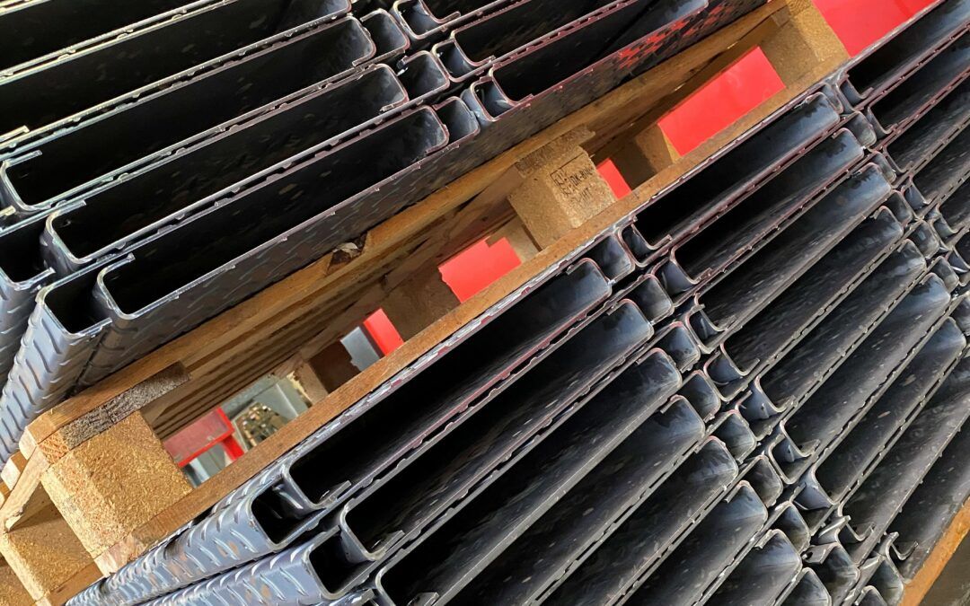 Marches d&rsquo;escalier en acier sur mesure – Découpe laser et pliage